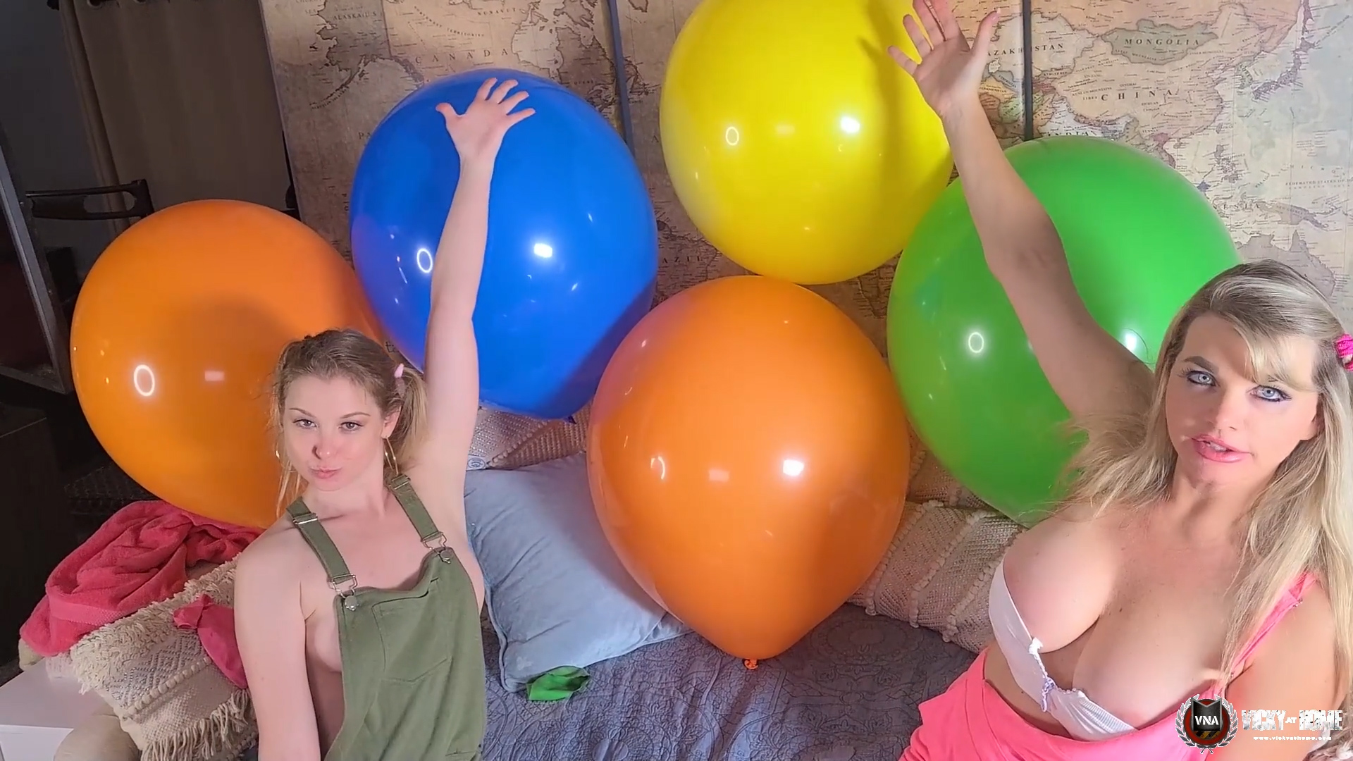 Blondes Vicky Vette N Sunny Lane In Balloon Party